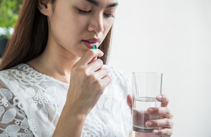 Por que misturar remédios e álcool é tão perigoso?