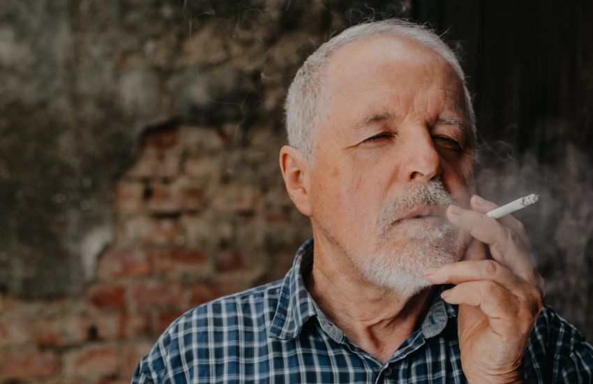 Como o cigarro afeta a pele e envelhece mais rápido