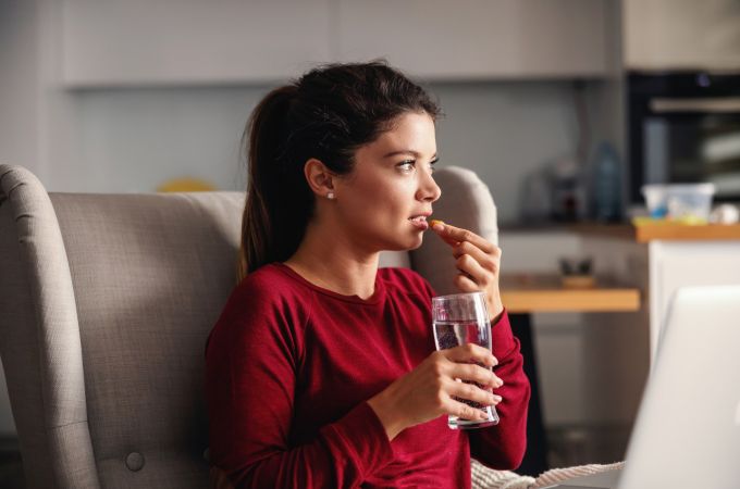 Pode beber álcool depois de tomar pílula do dia seguinte?