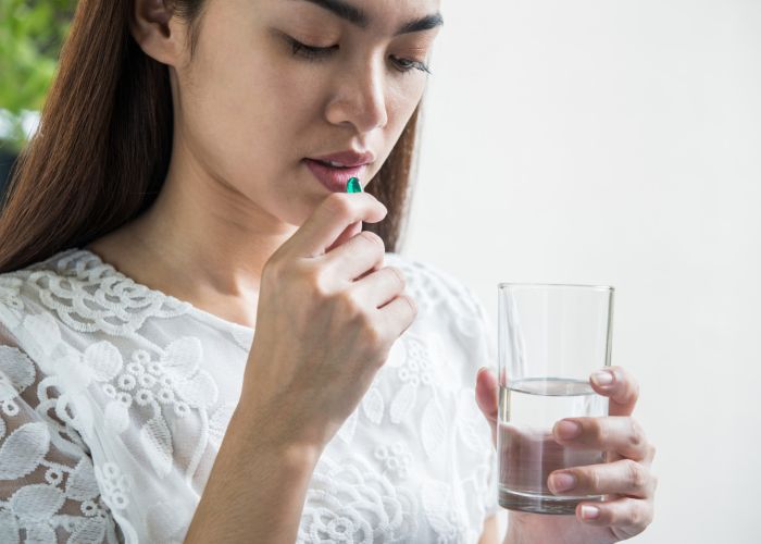 Por que misturar remédios e álcool é tão perigoso?