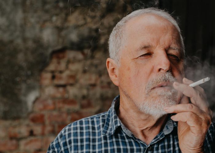 Como o cigarro afeta a pele e envelhece mais rápido