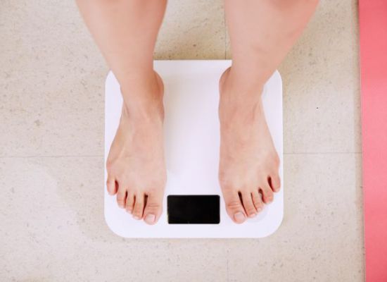 Com quantos quilos uma pessoa é considerada obesa?